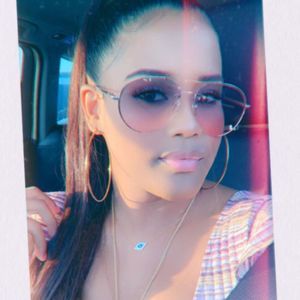 Meet your Posher, Laura stephanie